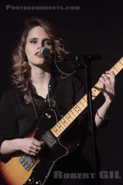 ANNA CALVI - 2014-02-15 - PARIS - Le Trianon - 